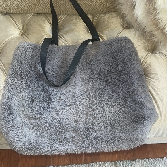 STEVE MADDEN GRAY COLOR AND BLACK & GREY LINING. - Picture 6 of 8